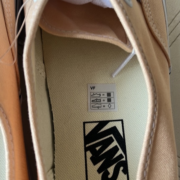 Vans - Picture 5 of 9